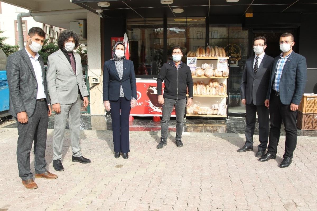 Sel&ccedil;uklu MHP&rsquo;den askıda ekmek kampanyasına destek