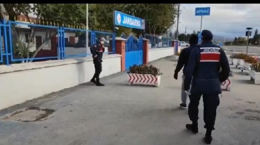 Koronavirüs testi pozitif olan yolcu, dayısının HES kodu ile seyahat ederken yakalandı