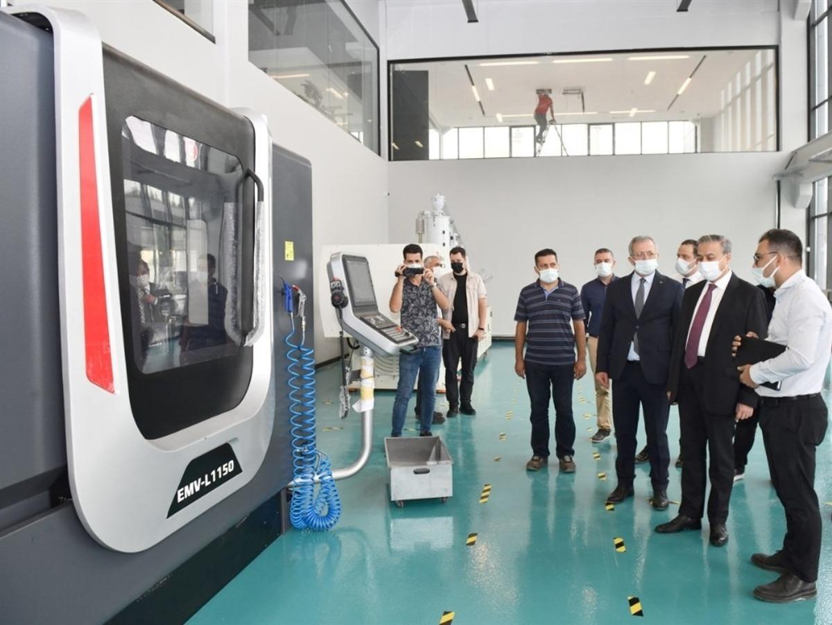 Vali Su, model fabrika ve inovasyon merkezinde incelemelerde bulundu