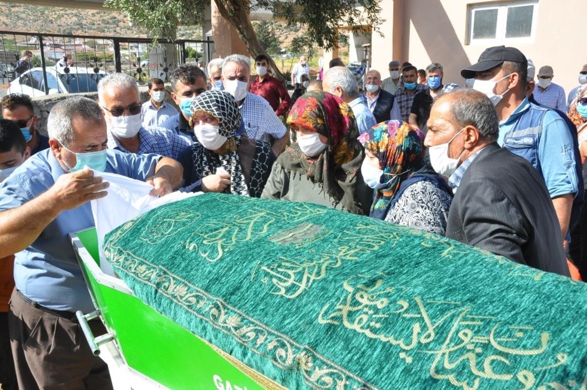 Tren kazasında &ouml;len dayı yeğen toprağa verildi