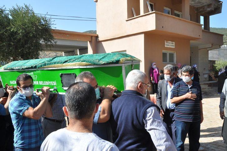 Tren kazasında ölen dayı yeğen toprağa verildi G4