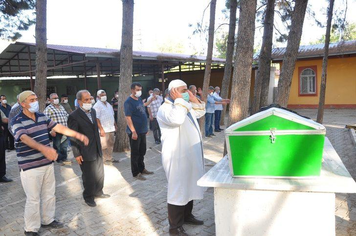 Tren kazasında ölen dayı yeğen toprağa verildi G5