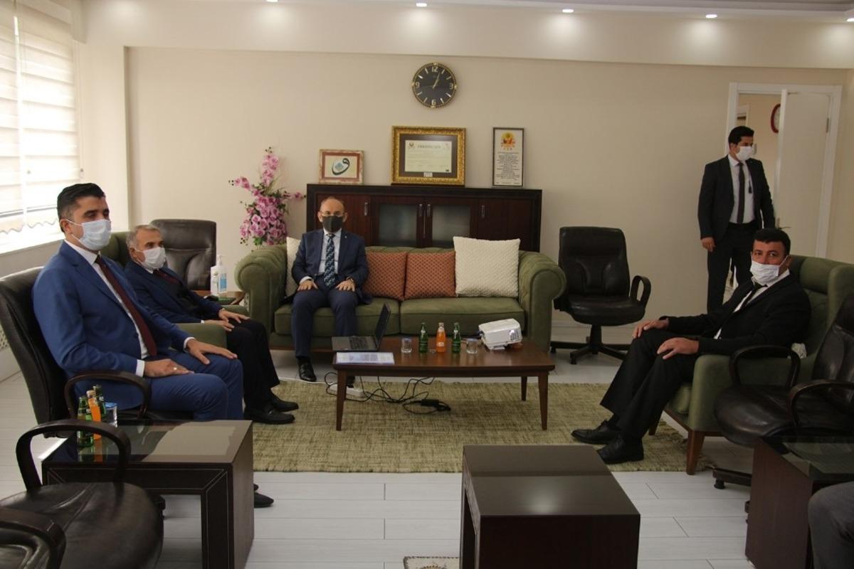 Vali Karadeniz&rsquo;den Kula ziyareti