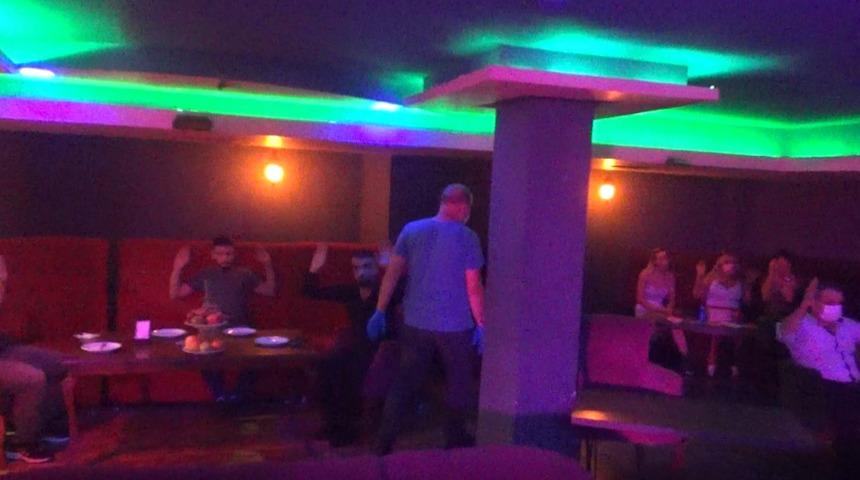 Mersin'de koronavirüsü hiçe sayıp, eğlence yapan 25 kişiye 79 bin 500 TL ceza