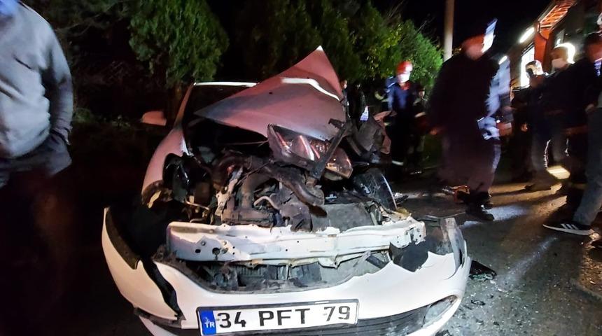 Kocaeli'de feci kaza! Hurdaya dönen araçtan sağ kurtuldu