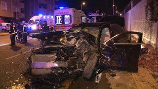 Ankara’da 2 araç kafa kafaya çarpıştı: 1’i ağır 5 yaralı