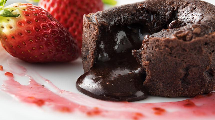 Çikolatanın gerçek bir aşk olduğunun kanıtı: 10 dakikada sufle yapımı