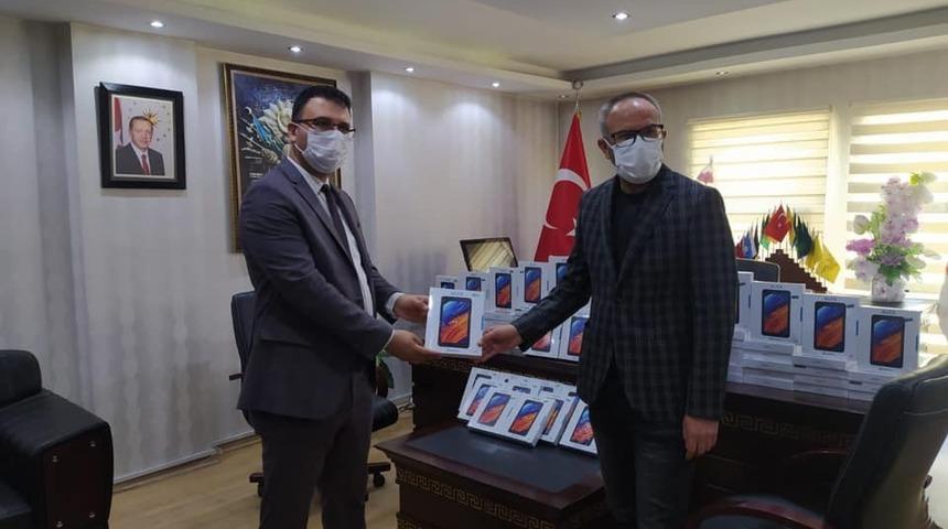 Aladağ&rsquo;da &ouml;ğrencilere 100 tablet