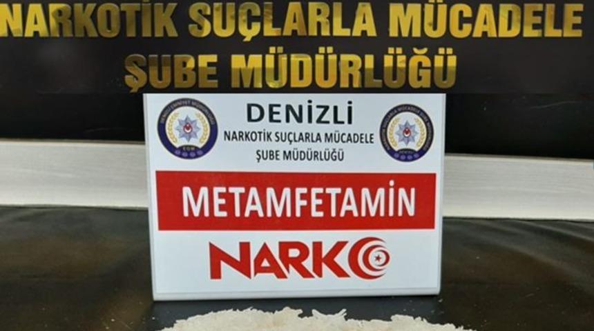 Torbacıları besleyen tacir, 1 kiloya yakın metamfetamin yakalandı