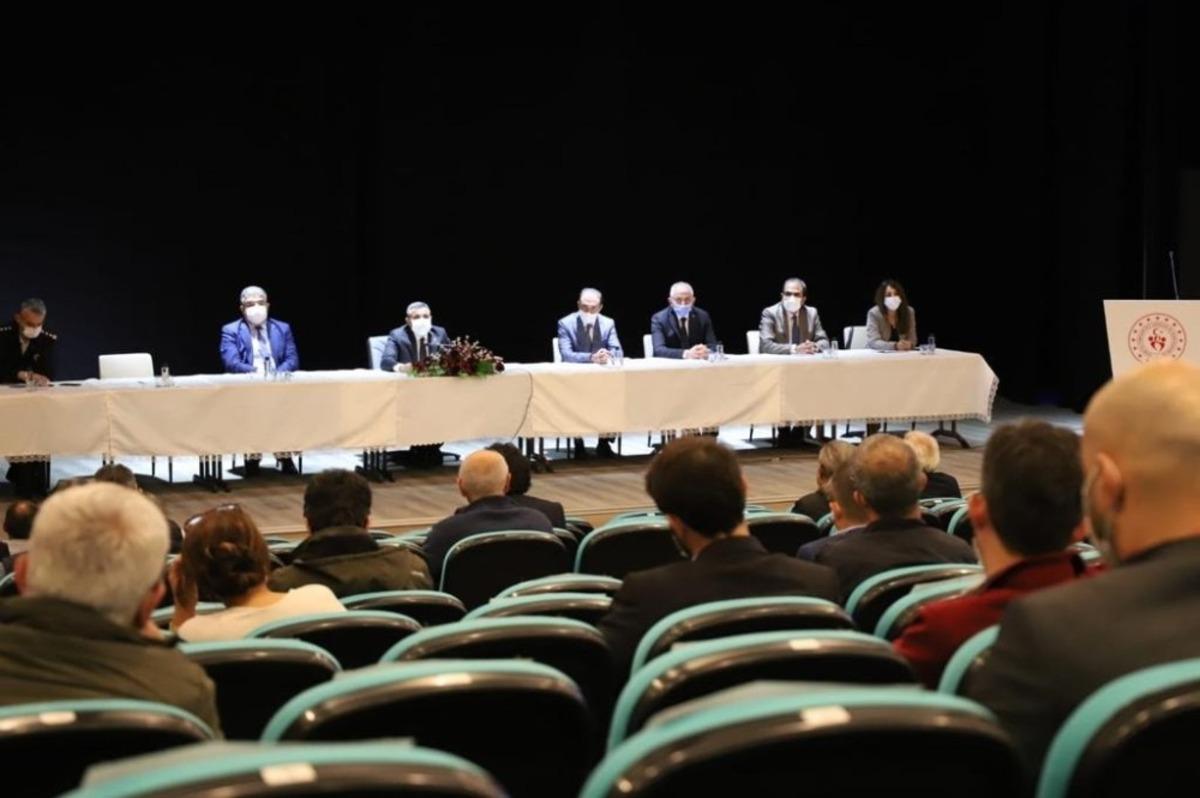 D&uuml;zce&rsquo;de ki fabrika yetkilileri ile toplantı yapıldı