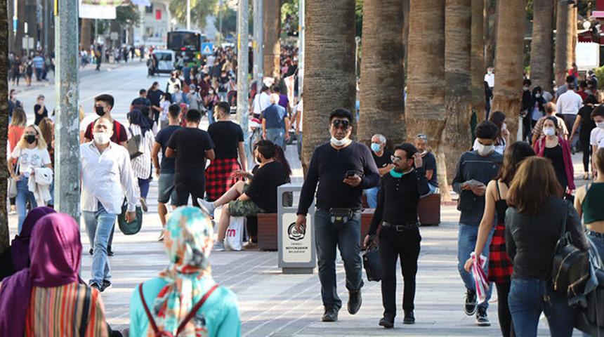 Denizli'de yeni koronavir&uuml;s kararı! Sokakta sigara i&ccedil;ilmesi yasaklandı