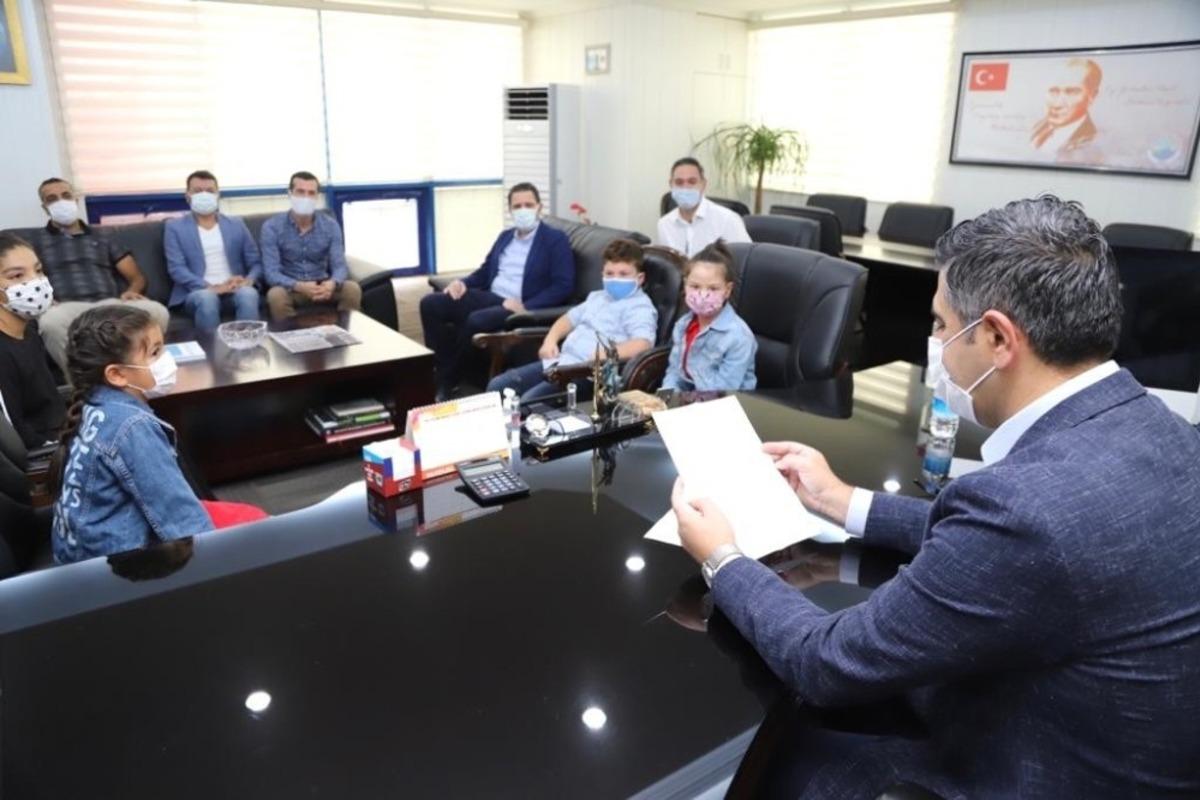 Başkan Kayalar, &ccedil;ocukların isteğini geri &ccedil;evirmedi