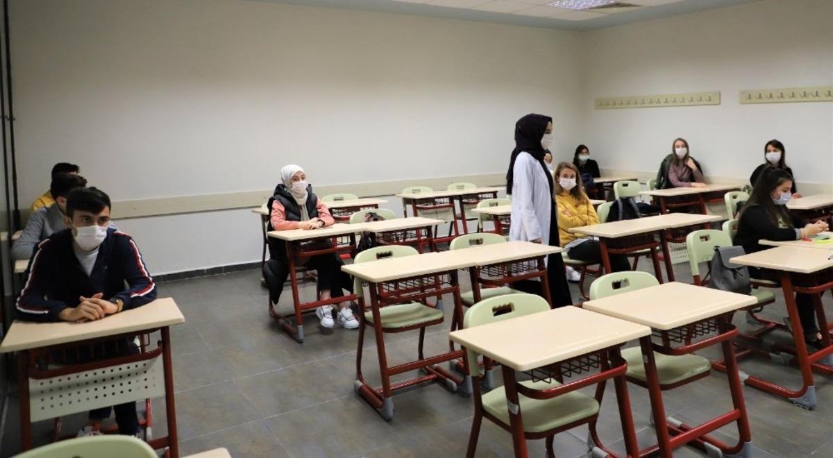 Akademi Lise&rsquo;lerde y&uuml;z y&uuml;ze eğitim başladı