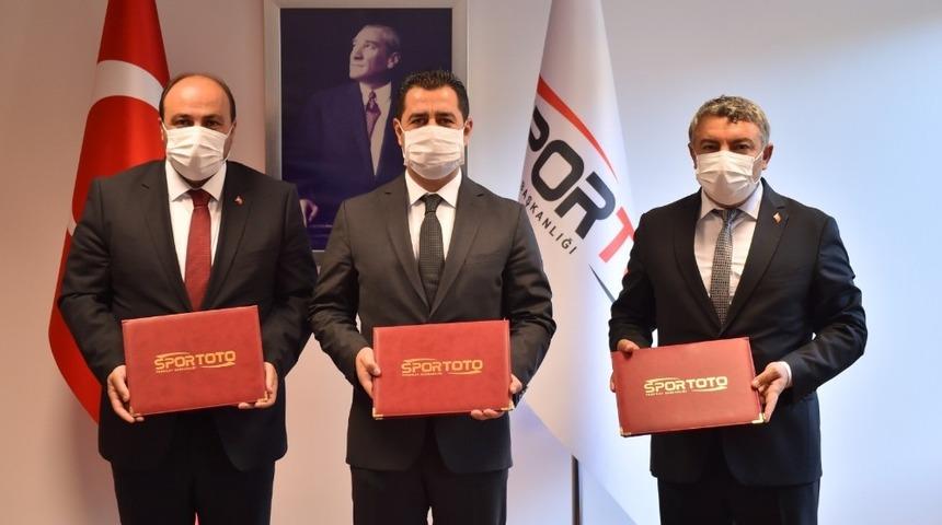 Dilovası gen&ccedil;lik merkezi ve olimpik havuz i&ccedil;in protokol imzalandı