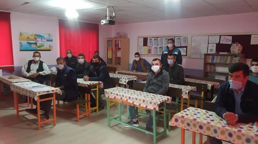 Aslanapa&rsquo;da &ccedil;ift&ccedil;ilere &rsquo;&rsquo;Basın&ccedil;lı sulama sistemleri&rsquo;&rsquo; kursu