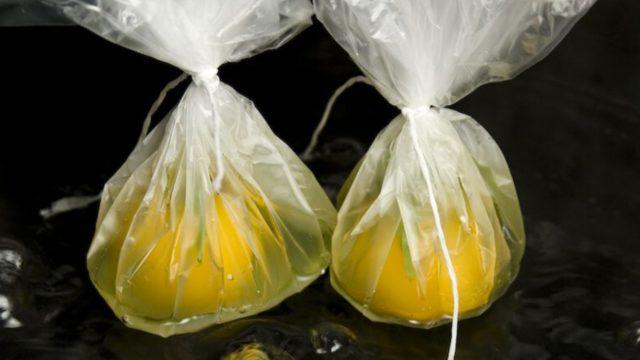 Yumurtayı kolayca haşlamak ve soymak için bu püf noktasını kullanın