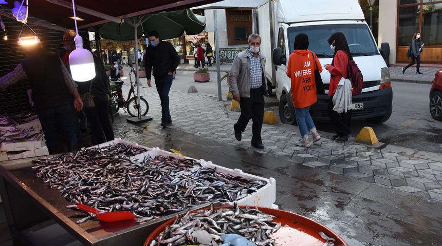 Kırmızı eti geçti! Hamsinin kilosu 50 liraya çıktı, fiyatı gören tezgahtan döndü