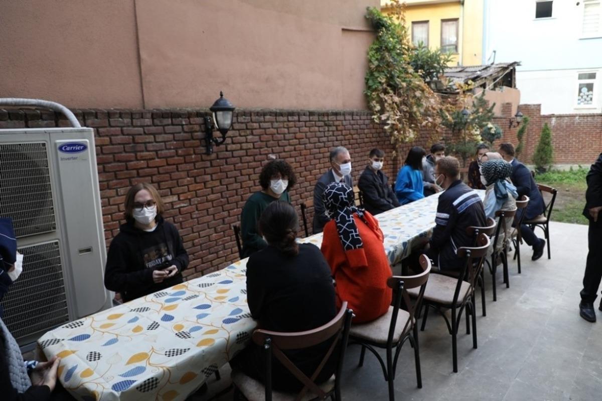 Başkan Taban n&ouml;bet&ccedil;i kitaphanede &ouml;ğrencilerle buluştu