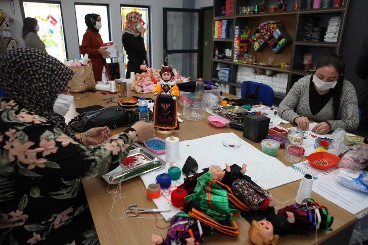 Ardahan’da 23 kadın Damal Bebeği üretiyor G3