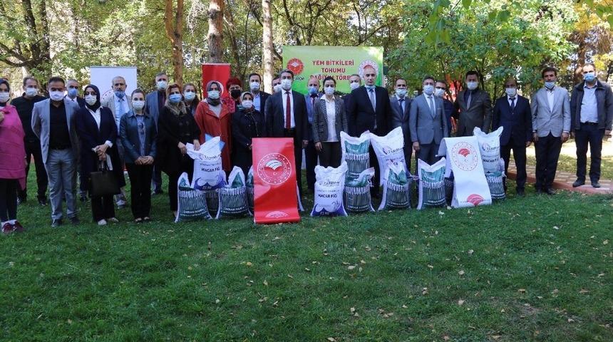 Tohum desteği ile &ccedil;ift&ccedil;ilerin y&uuml;z&uuml; g&uuml;l&uuml;yor