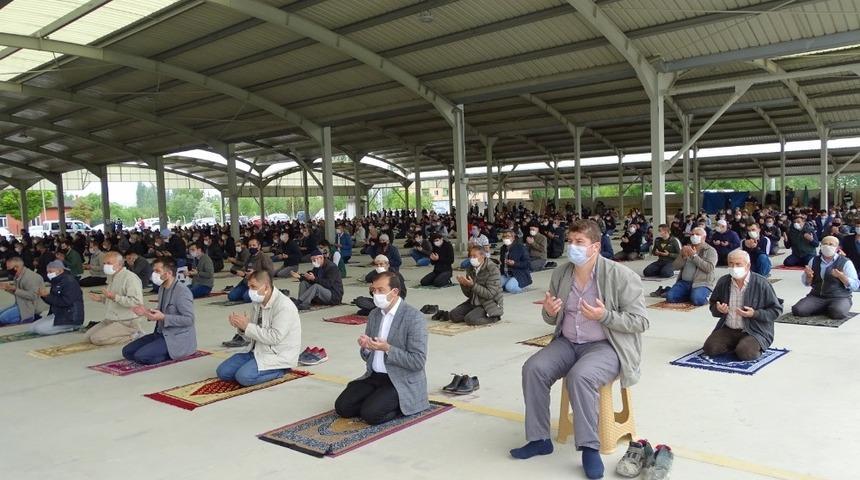 Hisarcık’ta Cuma namazları artık camilerde kılınacak