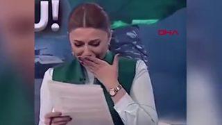 Azerbaycanlı spiker Zengilan kentinin işgalden kurtarıldığı haberini alınca gözyaşlarını tutamadı