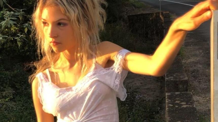 Kazanın böylesini duymadınız! Sektirdiği taşla milyonluk arabayı patlattı 