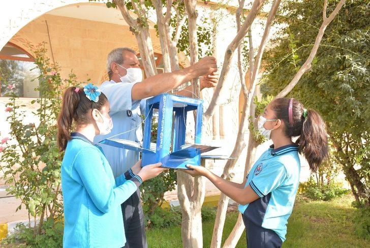 Öğrenciler belediyenin desteğiyle atık malzemelerden kuş yuvası yaptı G3