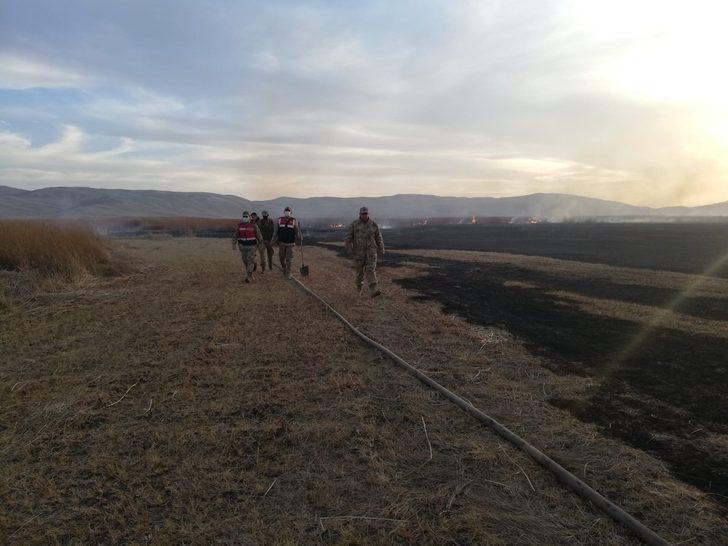 Kuş cenneti Cil Gölü’nde 10 dekarlık alan küle döndü G4