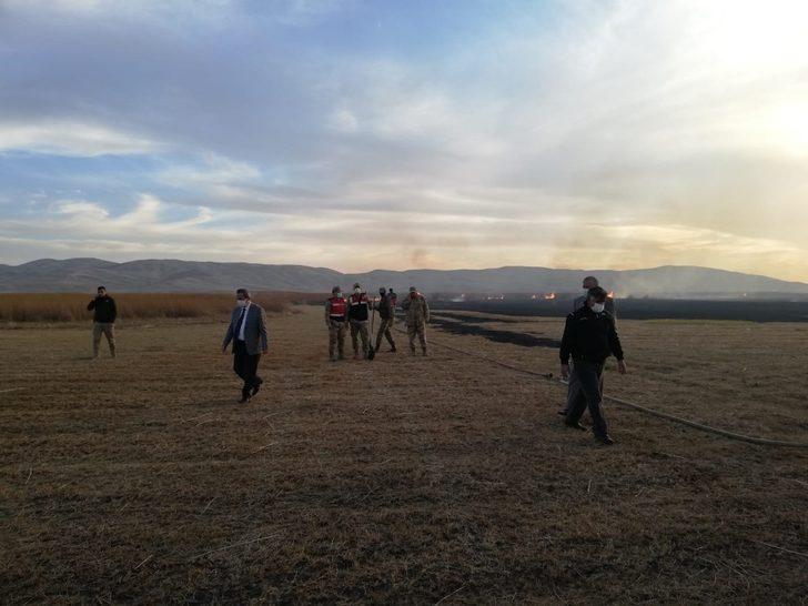 Kuş cenneti Cil Gölü’nde 10 dekarlık alan küle döndü G5