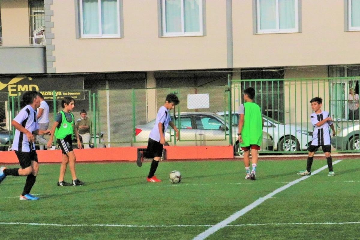 Toroslar&rsquo;da Cumhuriyet Kupası Minikler Futbol Turnuvası heyecanı