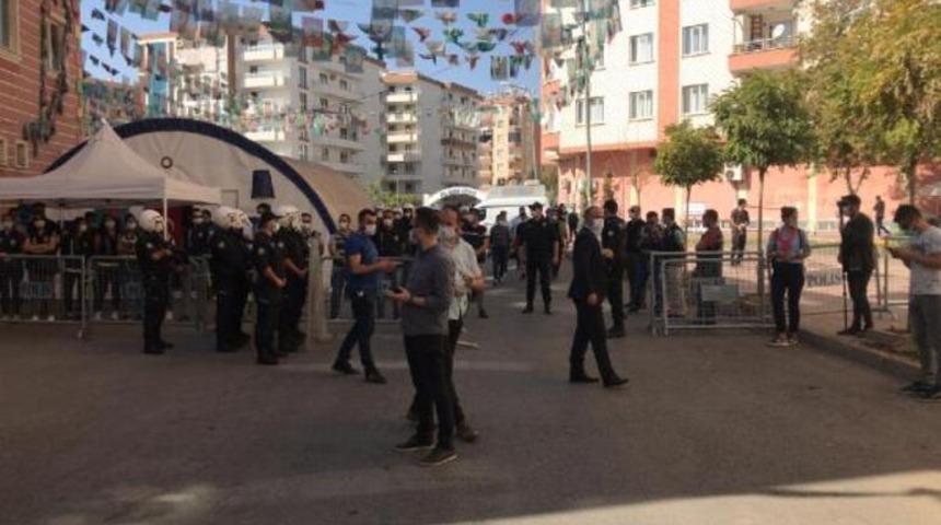 Diyarbakır'da HDP il binasına polis baskını