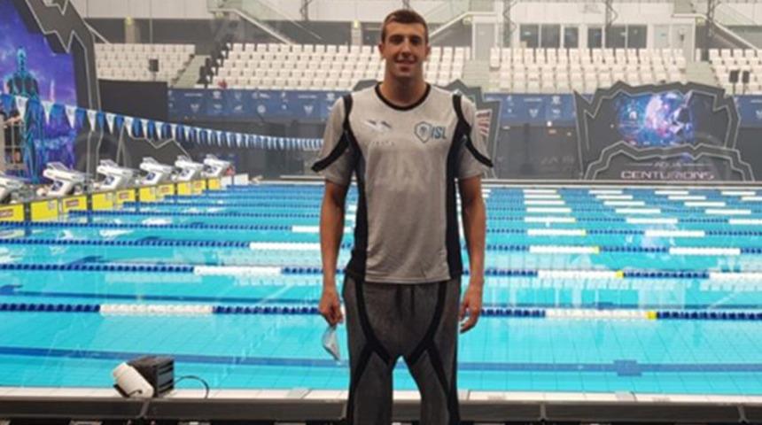 Milli yüzücü Emre Sakçı'nın altın madalya gururu