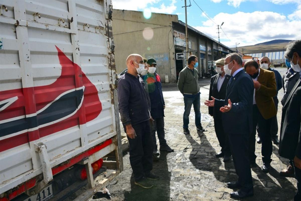 Vali H&uuml;seyin &Ouml;ner, K&uuml;&ccedil;&uuml;k Sanayi Sitesinde, &lsquo;Sağlık İ&ccedil;in Hepimiz İ&ccedil;in&rsquo; sloganıyla Koronavir&uuml;s denetimi yaptı