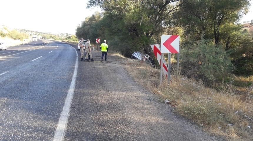 Otomobil şarampole yuvarlandı: 1 yaralı