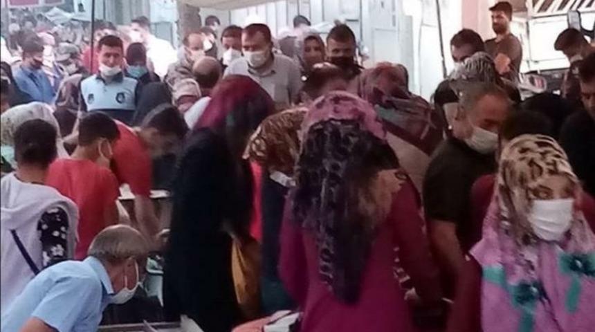 Sosyal mesafeye uymayan vatandaşlara polis müdahale etti