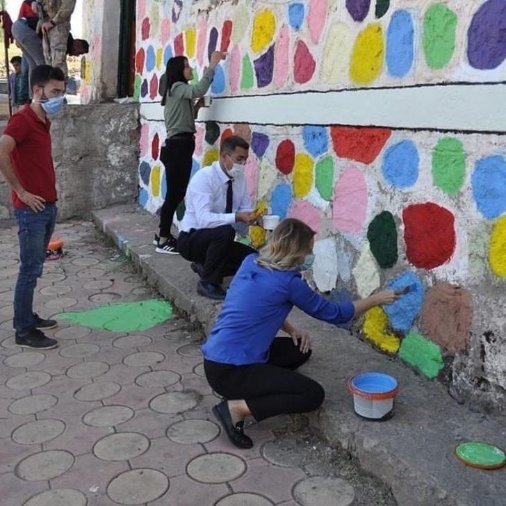 Batman’da Fırçanı Kap Gel Projesiyle okullar boyanıyor G2
