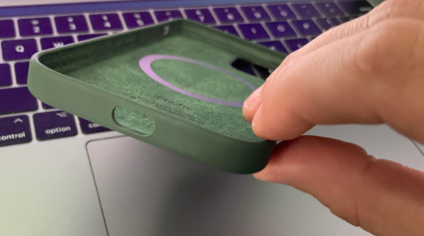 Kullanıcılar fark etti: Bazı iPhone 12 kılıfları hoparl&ouml;r delikleri olmadan satışa &ccedil;ıktı!