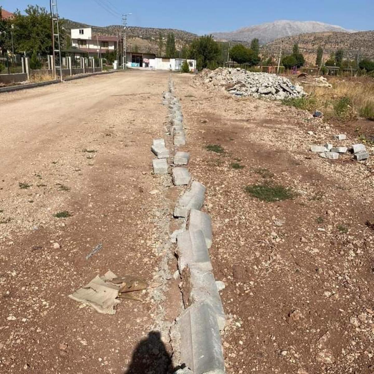 Yeni Mahallede bord&uuml;r taşlarına zarar verildi