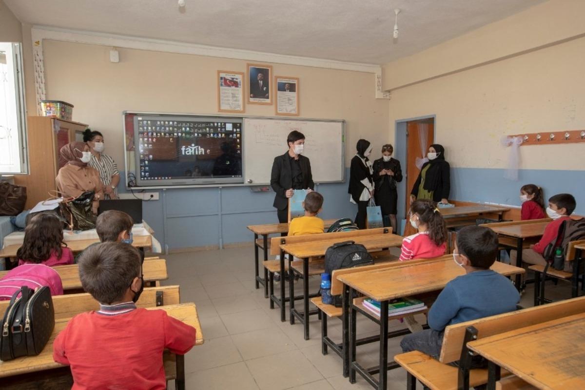 İpekyolu Belediyesinden &ouml;ğretmen ve &ouml;ğrencilere korona vir&uuml;s eğitimi