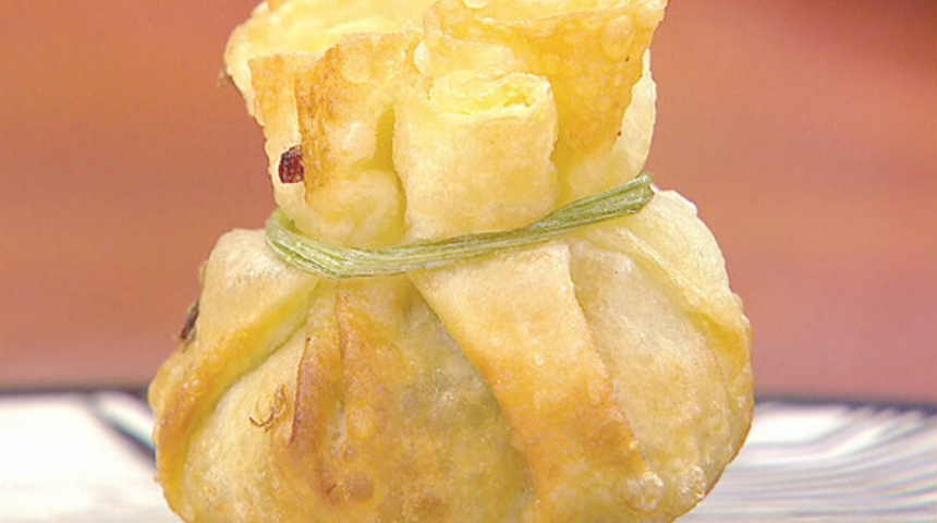 Sebzeli kese böreği nasıl yapılır? Sebzeli kese böreği tarifi nedir? Sebzeli kese böreği malzemeleri nelerdir? Gelinim Mutfakta sebzeli kese böreği tarifi...