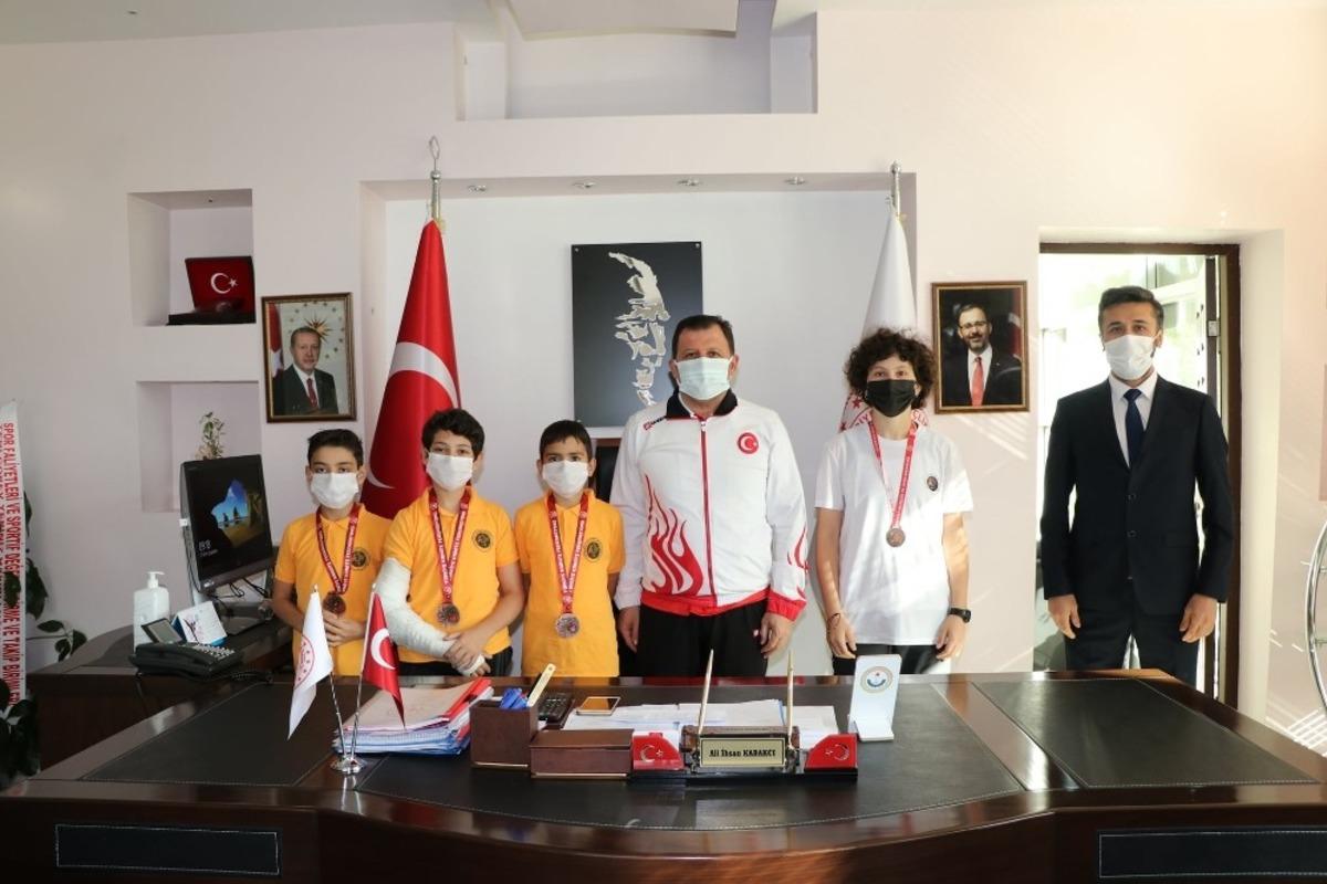 Karate sporcularından Kabakcı&rsquo;ya ziyaret