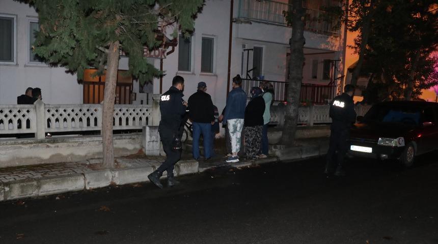 Isparta'da komşusunu g&uuml;r&uuml;lt&uuml; yaptığı i&ccedil;in bı&ccedil;akladığı iddia edilen ş&uuml;pheli g&ouml;zaltına alındı