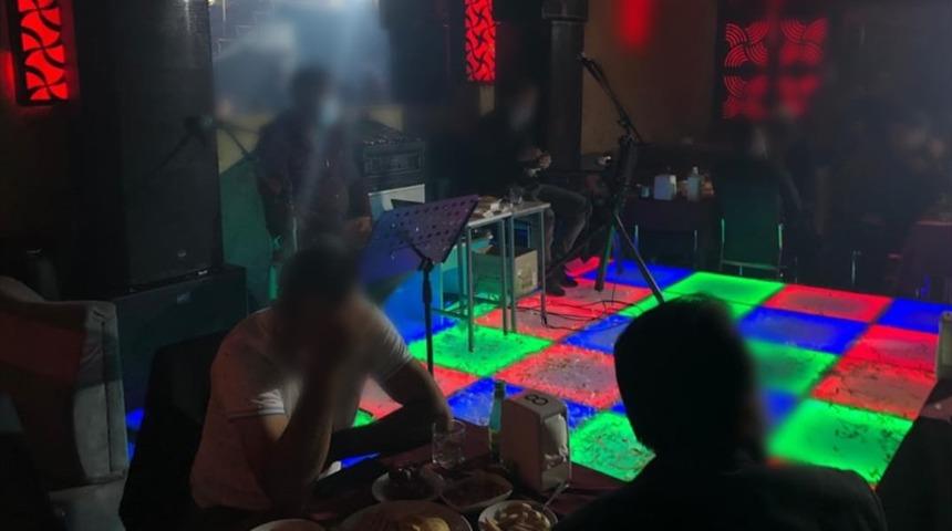 Konya'da Kovid-19 tedbirlerine uymayan eğlence mekanındaki 75 kişiye ceza kesildi