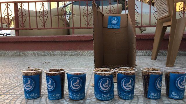 Sokak hayvanlarını unutmadılar