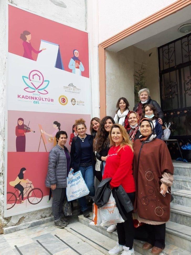 Kadınları hazırladıkları tiyatro oyununu kadınlara sergiledi G1