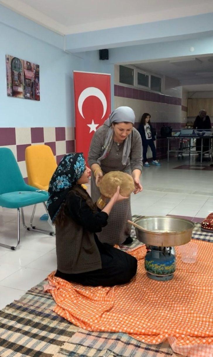 Kadınları hazırladıkları tiyatro oyununu kadınlara sergiledi G2