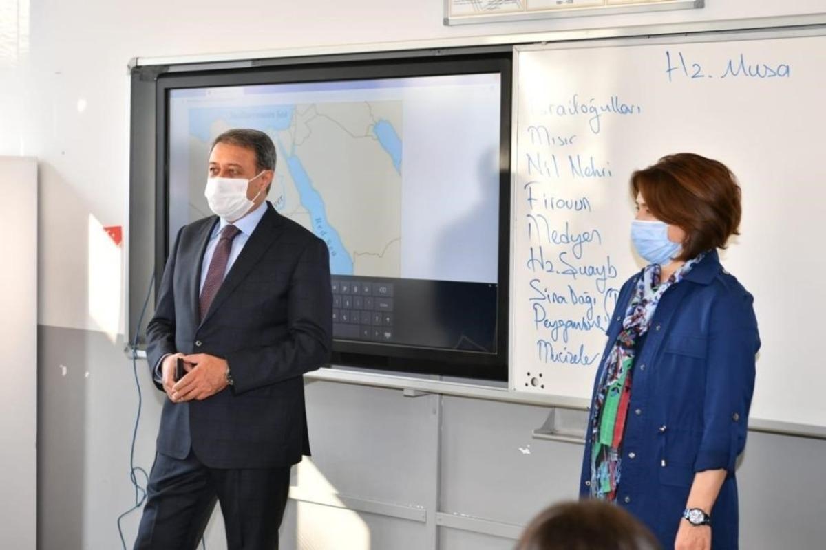 Vali&rsquo;den &ouml;ğrencilere Maske-Mesafe-Temizlik &ouml;devi