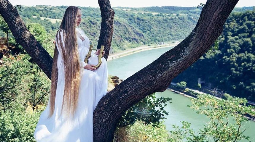 Ger&ccedil;ek 'Rapunzel' Almanya&rsquo;da bulundu: 16 yaşından beri sa&ccedil;ını uzatıyor