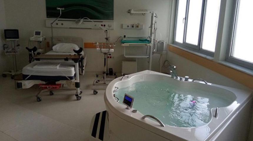 Suda doğum nedir? Suda doğum nasıl yapılır? Suda doğum faydaları neler?